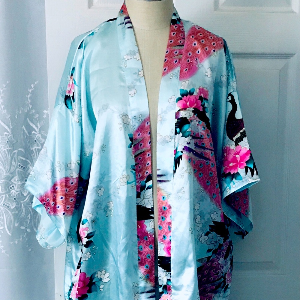 Kimono (Robe) - Picture 1 of 4